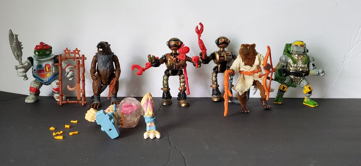 Teenage Mutant Ninja Turtles Lot Of Seven Vintage Figures & Twenty Accessories .