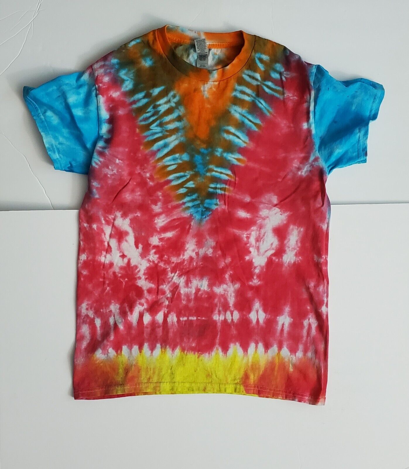 Handmade In UK Tie Dye T-Shirt. Psychedelic V Unisex Small