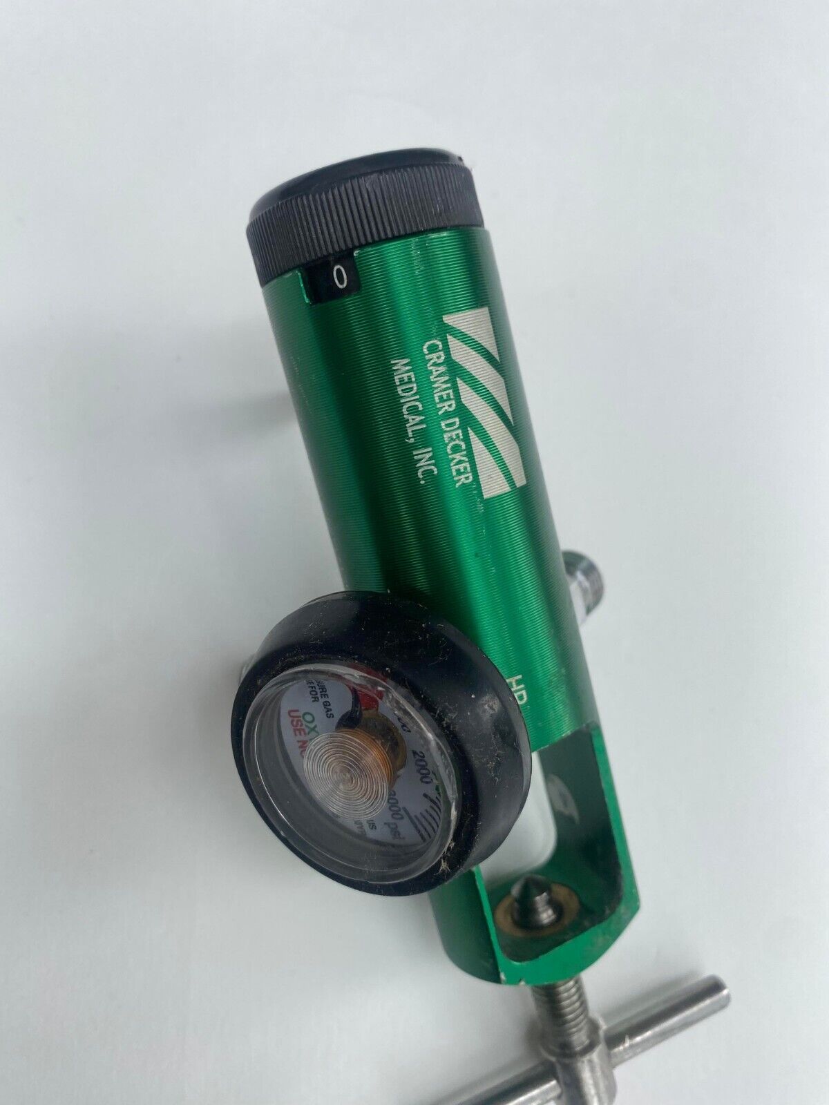Medline oxygen regulator brass sleeve. Green Color. 3000 PSI