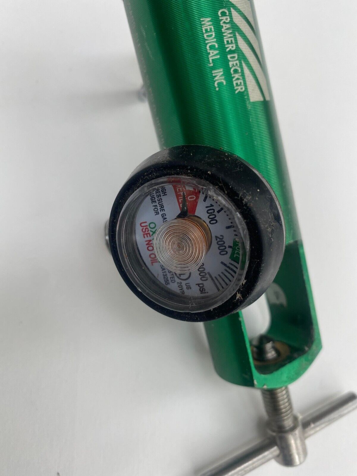 Medline oxygen regulator brass sleeve. Green Color. 3000 PSI