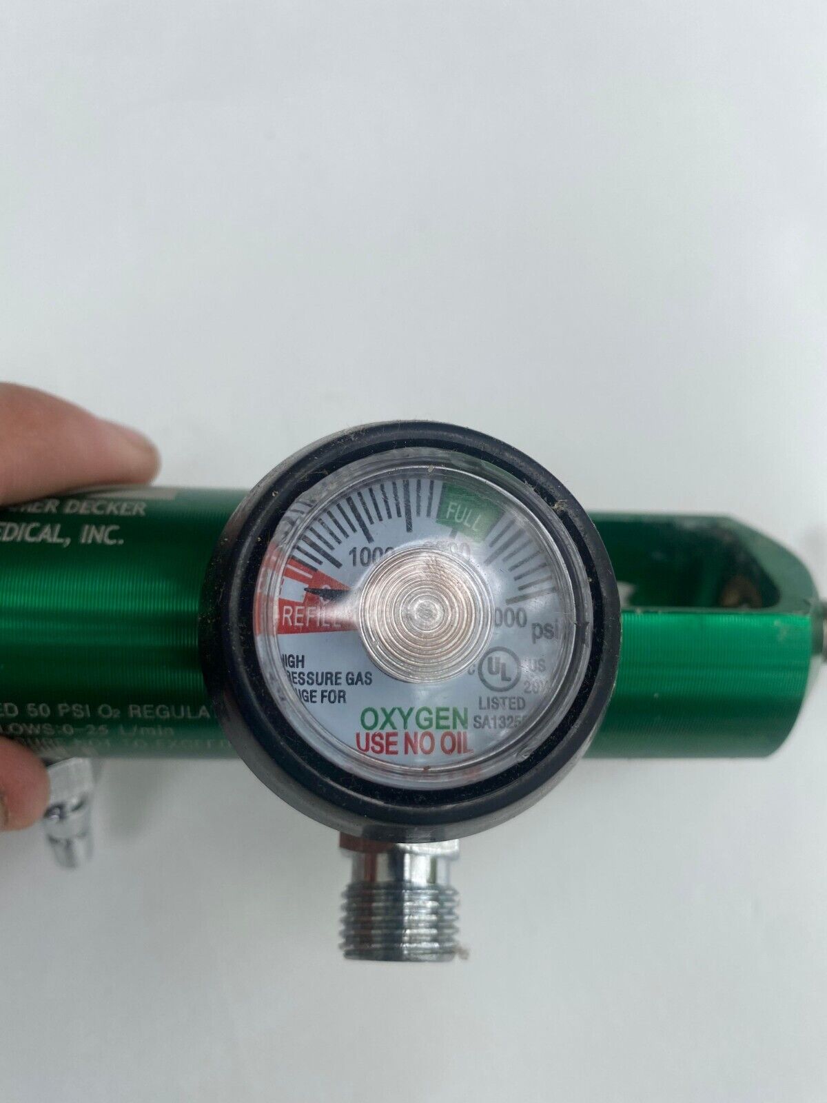 Medline oxygen regulator brass sleeve. Green Color. 3000 PSI