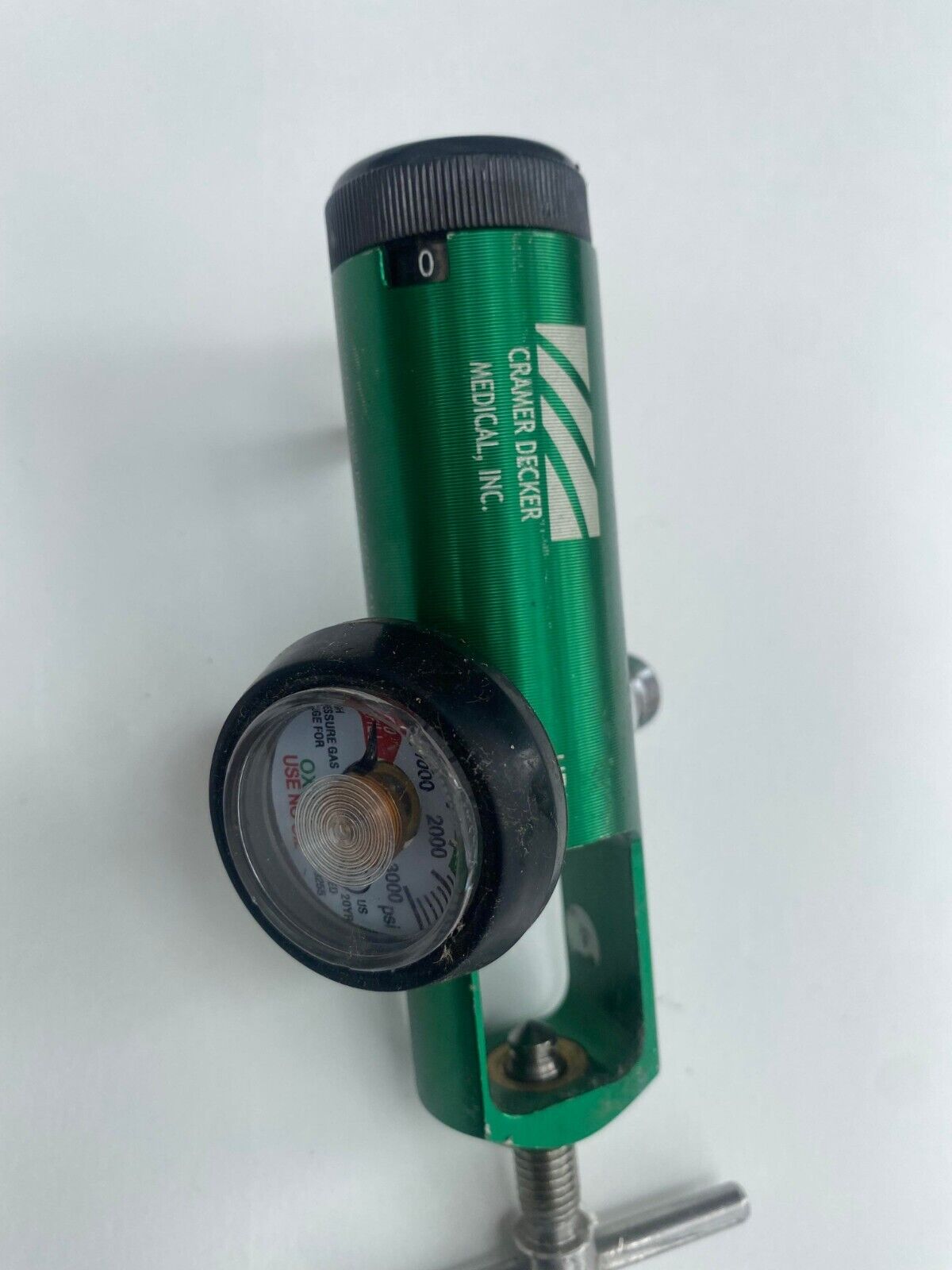 Medline  oxygen regulator brass sleeve. Green Color. 3000 PSI