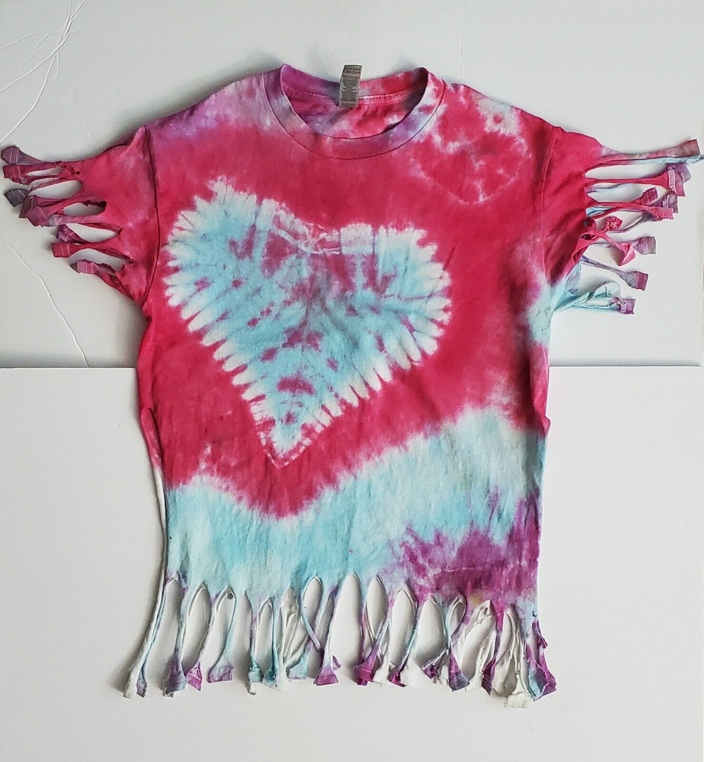 Handmade In The UK Tie Dye T-Shirt. Pink Frilly Heart. Women's Small Petit.