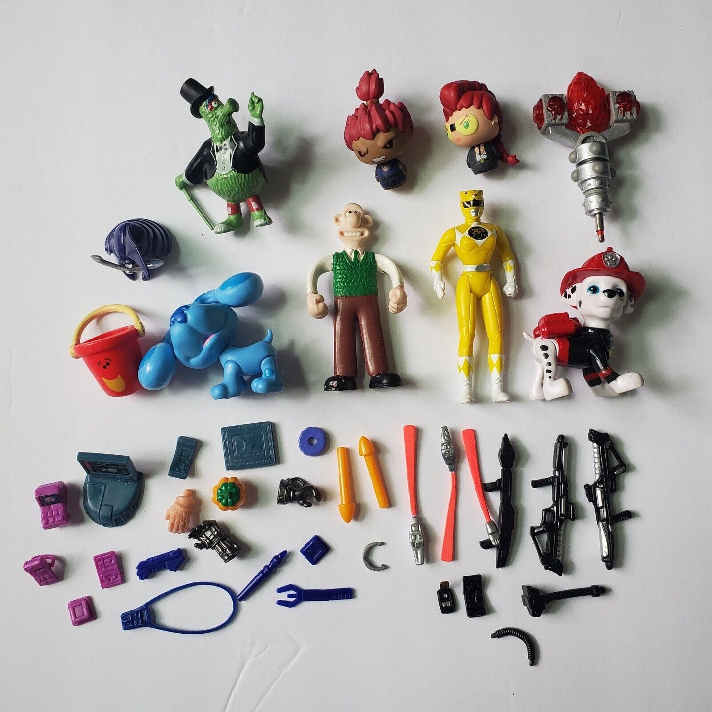 1980s Marvel Toy Biz Accessory Lot Of 40 Pieces Playmates Street Fighter 4custom