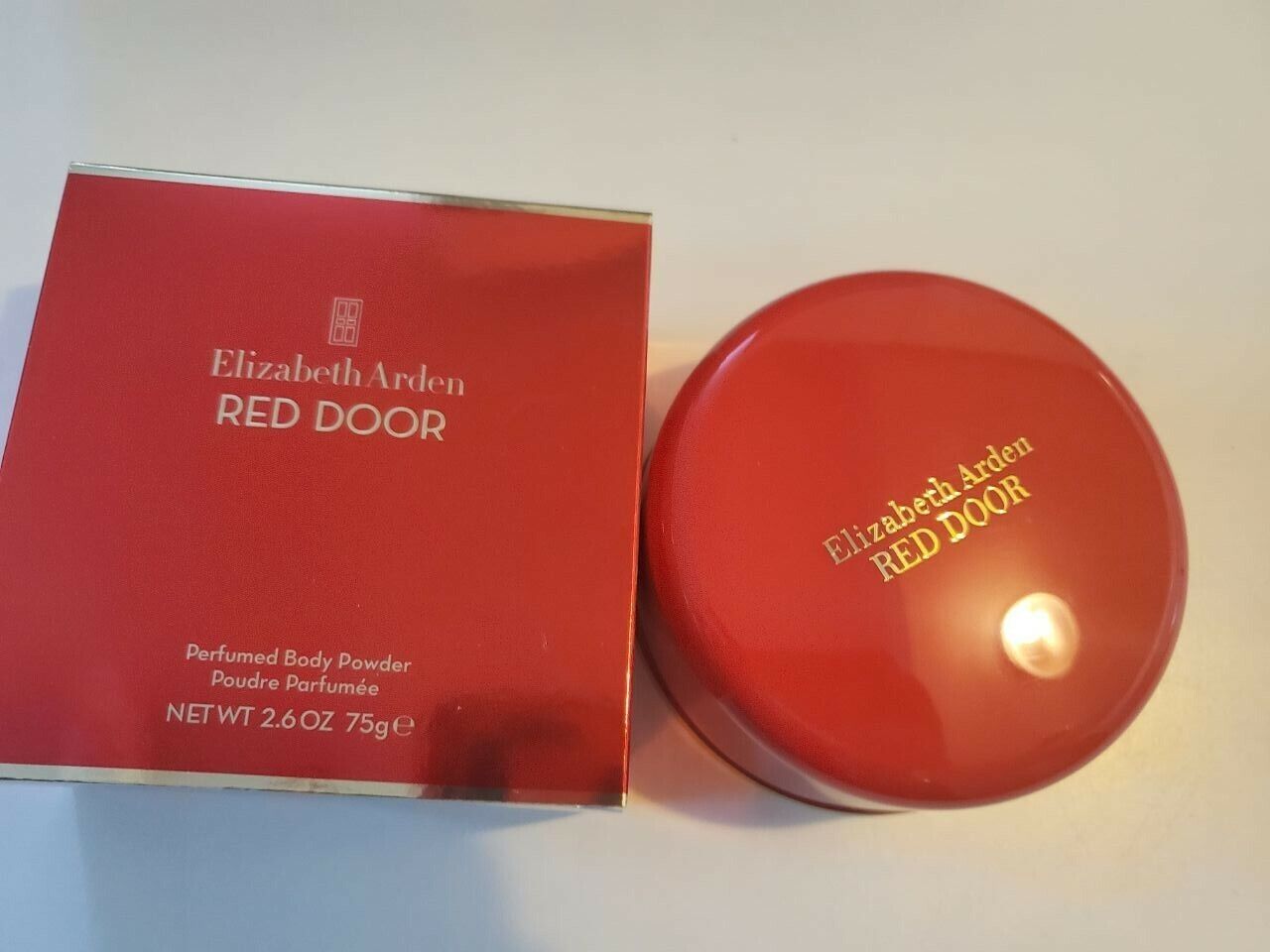 Red Door by Elizabeth Arden 2.6 oz Perfumed Body Powder for Women New In Box