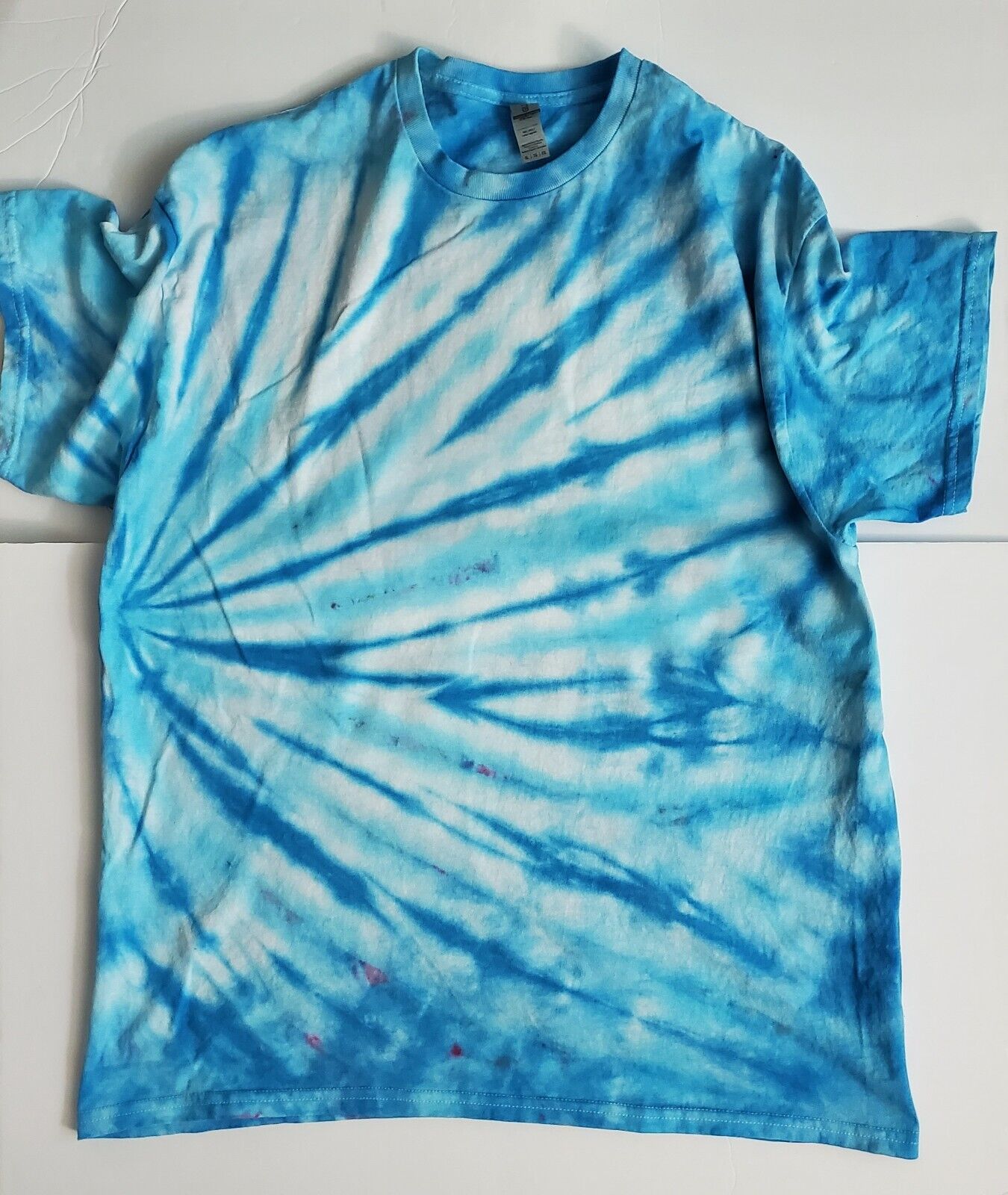 Handmade In UK Tie Dye T-Shirt. Blue Skies Men's Extra Large.