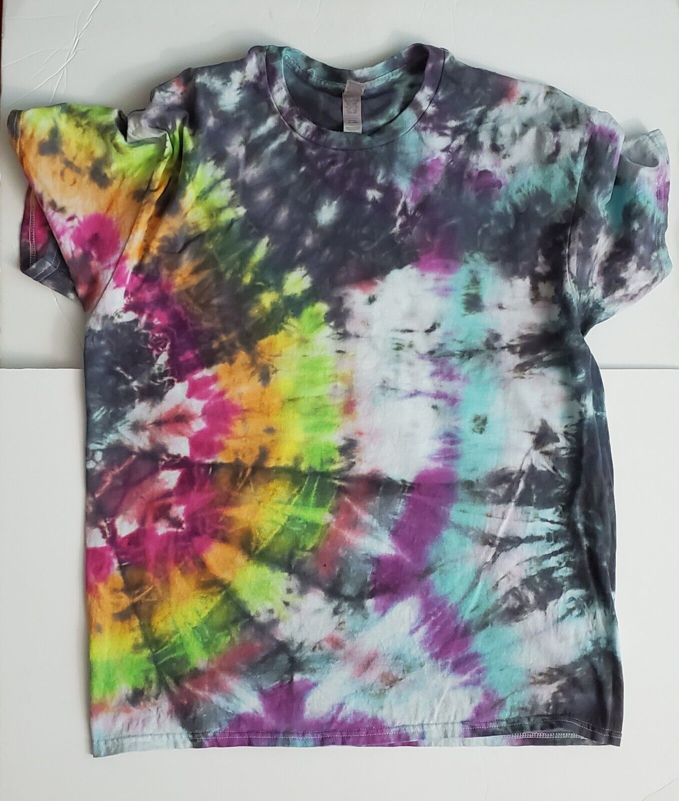 Handmade In UK Tie Dye T-Shirt. Lyrical Starburst Men's Extra Large.